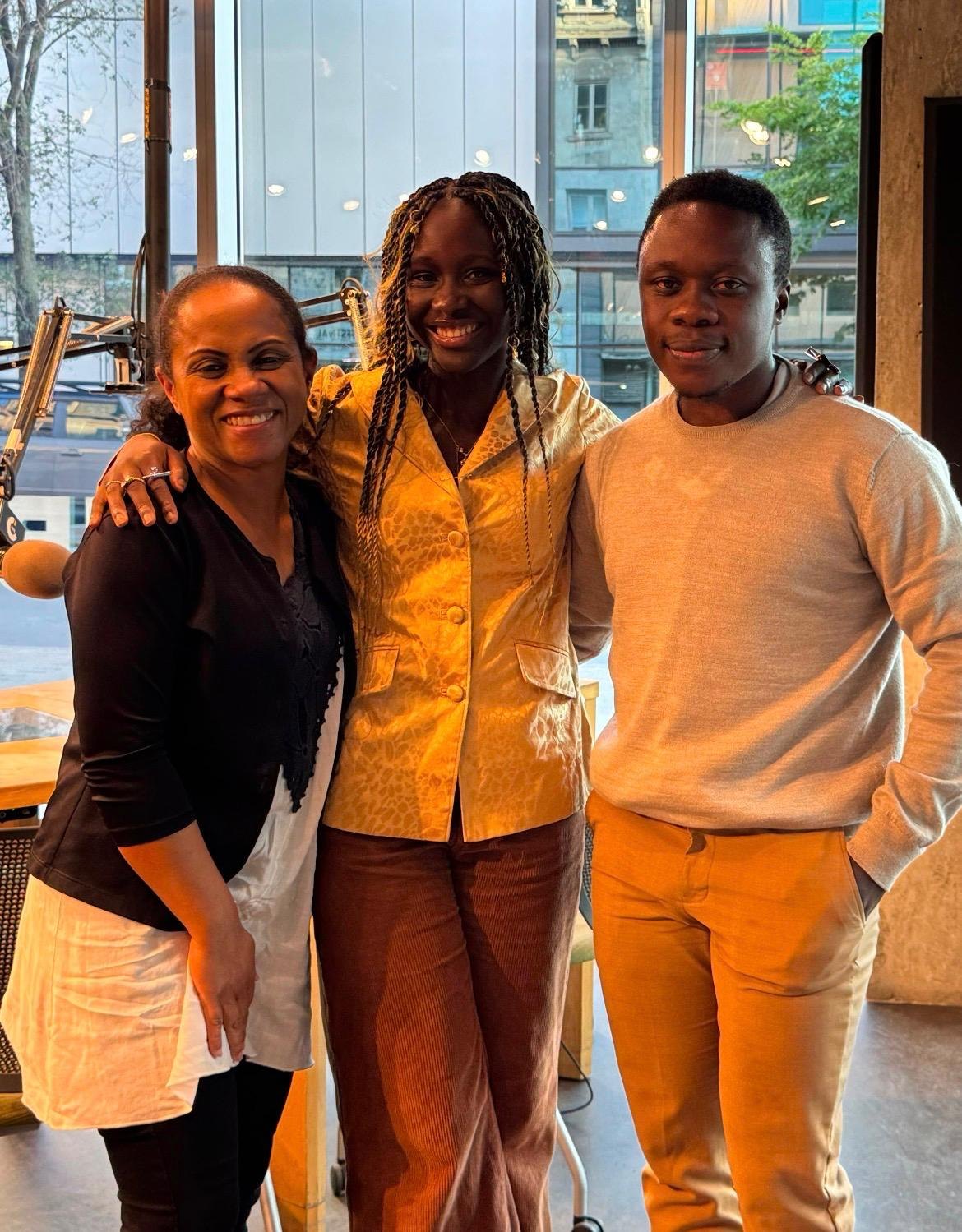Juliana Dosy, maître en nutrition, en studio à CIBL 101,5 FM avec l'équipe de l'émission Les Raconteurs